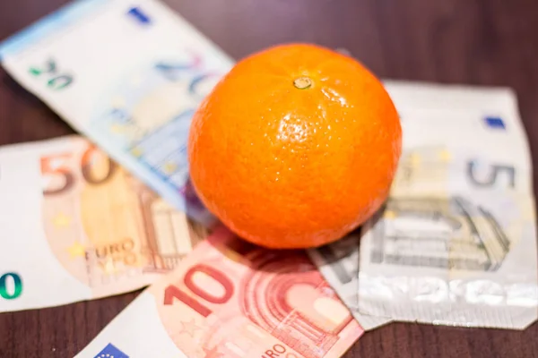 Orange on banknotes. The rise in food prices in Ukraine due to the war