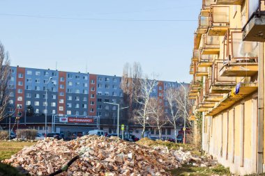 Eski pansiyonun yenilenmesinden sonra bir sürü çöp..