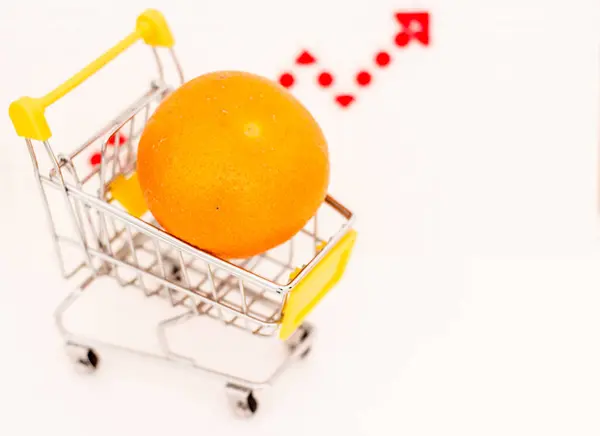 Arancione Paniere Consumo Sullo Sfondo Una Freccia Crescita Aumento Dei — Foto Stock