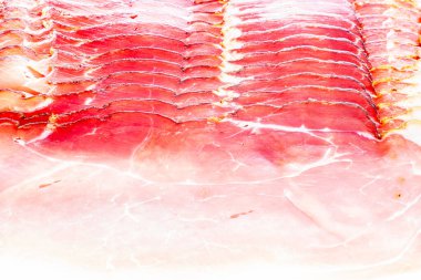 Çiğ domuz pastırması..