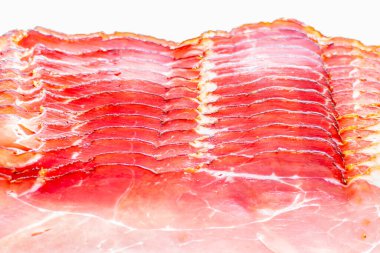 Çiğ domuz pastırması..