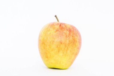 beyaz zemin üzerinde bir elma.