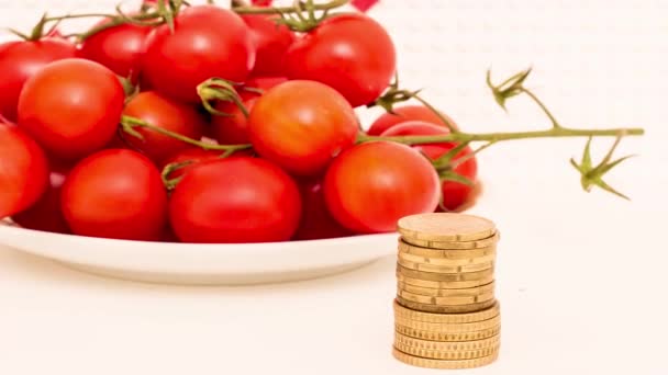 Small Cherry Tomatoes Plate Column Coins Background Growth Arrow — Stock Video