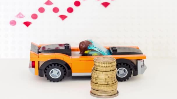 2024 Slovakien Sala Lego Bil Med Mynt Bakgrunden Försäljning Tillväxt — Stockvideo
