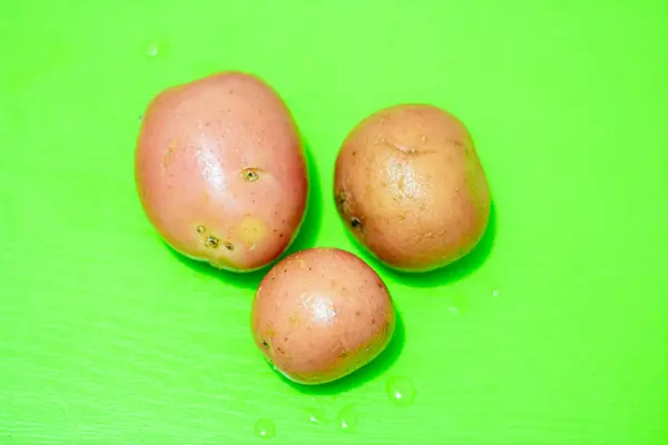Τρεις Πατάτες Πράσινο Πίνακα — Φωτογραφία Αρχείου