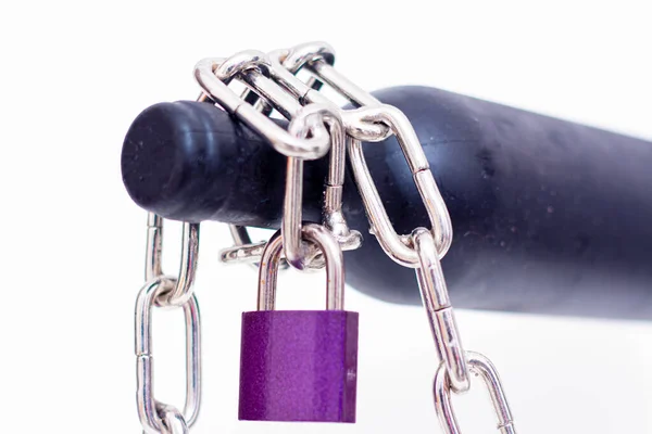 Chain Lock Bottle Wine — Stock Photo, Image