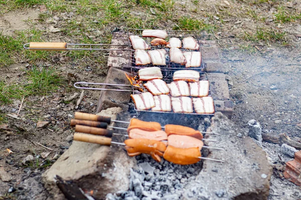 Barbecue Nel Bosco Salsicce Pancetta — Foto Stock