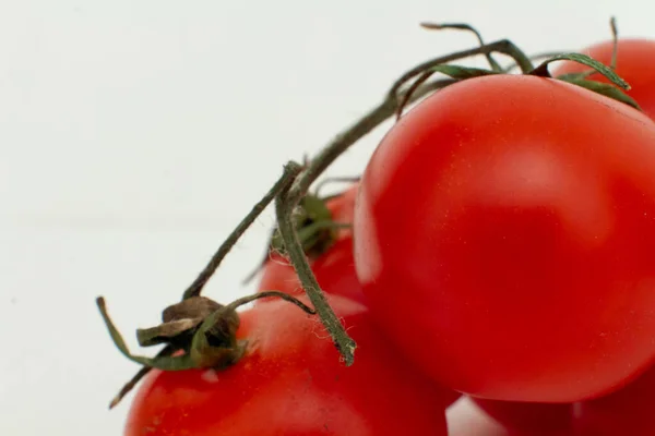 Tomates Cherry Cerca Sobre Fondo Blanco — Foto de Stock