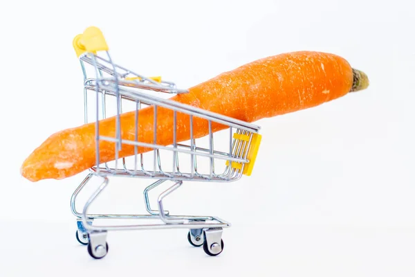 Uma Cenoura Uma Cesta Supermercado — Fotografia de Stock