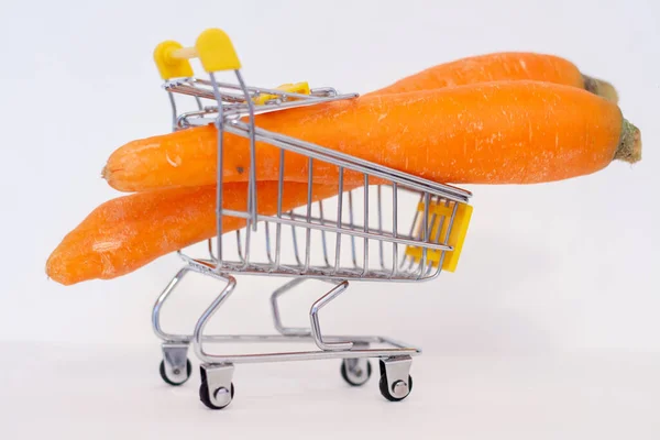 Duas Cenouras Uma Cesta Supermercado — Fotografia de Stock