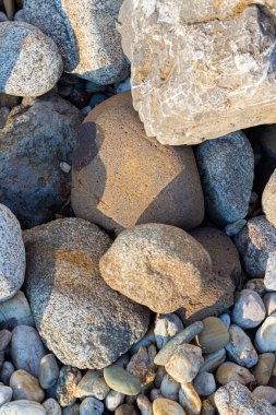 Farklı boyutlarda deniz taşları. Yakın plan..