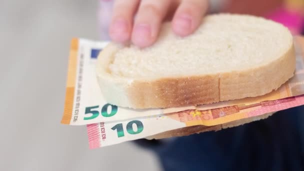 Barnet Har Pengar Brödbit Världskris Prisstegring Produkter — Stockvideo