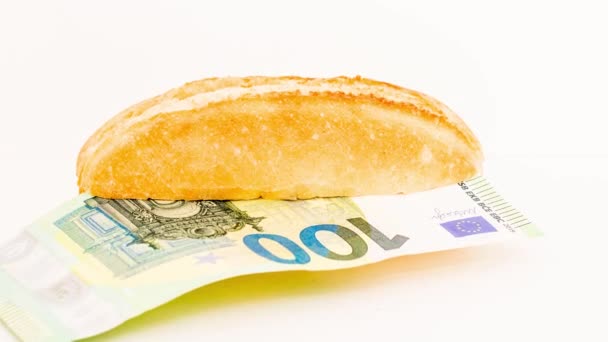 Bröd Med Eurosedlar Stigande Priser Grund Kriget Ukraina — Stockvideo