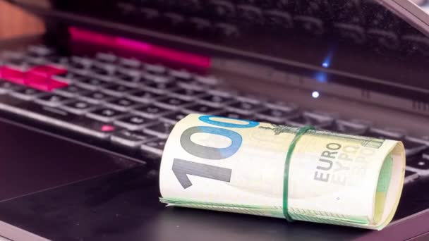 Walcowane Banknoty Euro Laptopie — Wideo stockowe