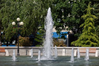 27.05.2023 Slovakya. Galanta. Şehir merkezindeki çeşme..