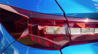 Yakın plan bir arabanın farları