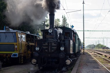 03.06.2023 Slovakya. Sala. Eski buharlı lokomotif. Retro lokomotif.