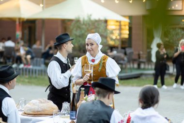 Slovakya 'nın Sala kentindeki bir folklor topluluğunun performansı.
