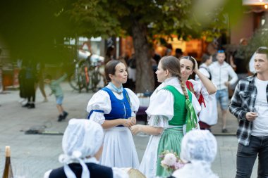 Slovakya 'nın Sala kentindeki bir folklor topluluğunun performansı.