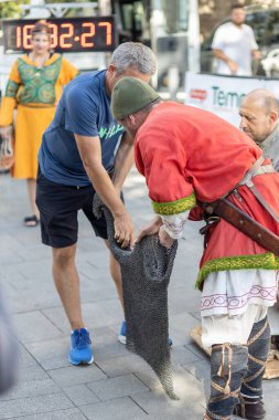 Şehirdeki tarihi olayların yeniden inşası