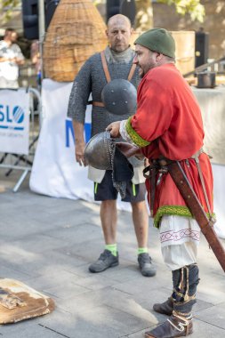 Şehirdeki tarihi olayların yeniden inşası