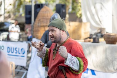 Şehirdeki tarihi olayların yeniden inşası