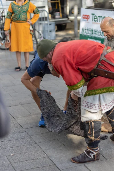 Şehirdeki tarihi olayların yeniden inşası