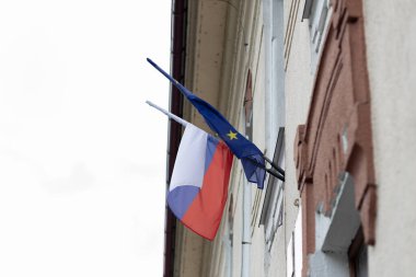 Kentte Avrupa Birliği ve Slovakya bayrağı