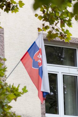 Şehirde Slovakya bayrağı