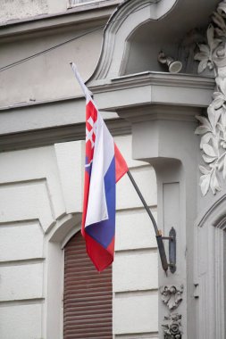 Şehirde Slovakya bayrağı