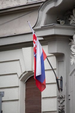 Şehirde Slovakya bayrağı