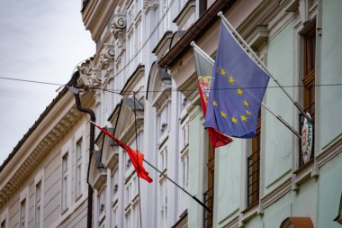 Kentte Avrupa devletlerinin bayrakları