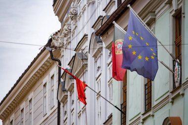 Kentte Avrupa devletlerinin bayrakları