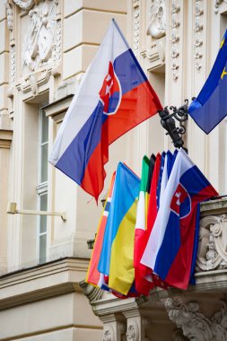 Kentte Avrupa devletlerinin bayrakları