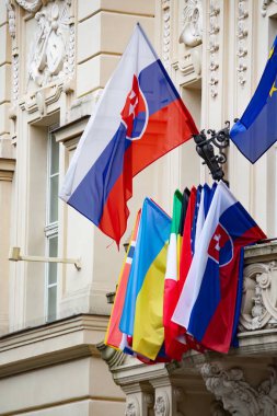 Kentte Avrupa devletlerinin bayrakları