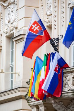 Kentte Avrupa devletlerinin bayrakları