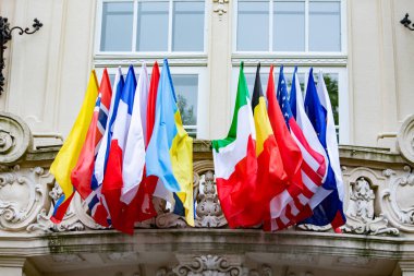 Kentte Avrupa devletlerinin bayrakları