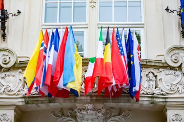 Kentte Avrupa devletlerinin bayrakları