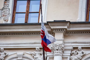 Şehirde Slovakya bayrağı
