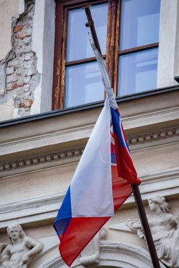 Şehirde Slovakya bayrağı