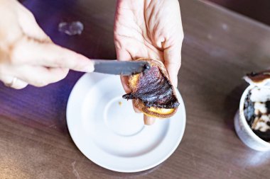 Krepleri yakın plan yapıyorum.