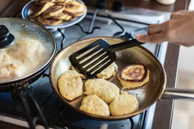 Krepleri yakın plan yapıyorum.