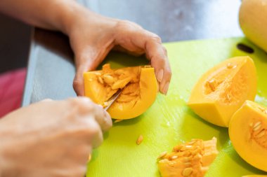 Kabak oymaya yakın dur.