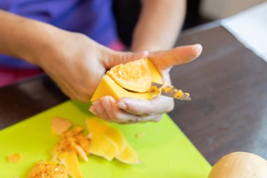 Kabak oymaya yakın dur.