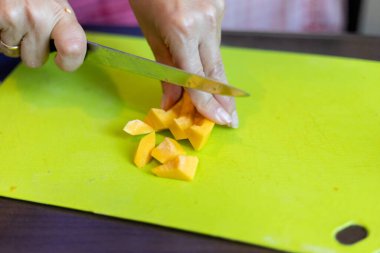 Kabak oymaya yakın dur.