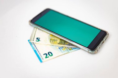 Banknotlardaki telefon numarası. Ukrayna 'daki savaş nedeniyle mobil iletişim fiyatları artıyor