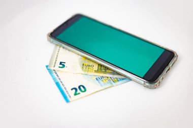 Banknotlardaki telefon numarası. Ukrayna 'daki savaş nedeniyle mobil iletişim fiyatları artıyor