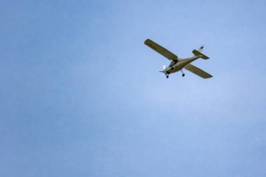 Gökyüzündeki keyifli küçük uçak