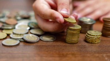 Çocuk Elleri ve Paraları: Avrupa 'nın Ukraynalı Mültecilere Yardımı Kesiyor