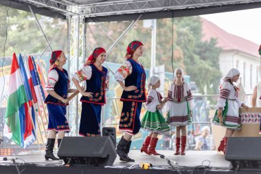 Slovakya 'da yaz aylarında Ukrayna müzik ve dans gruplarının performansı